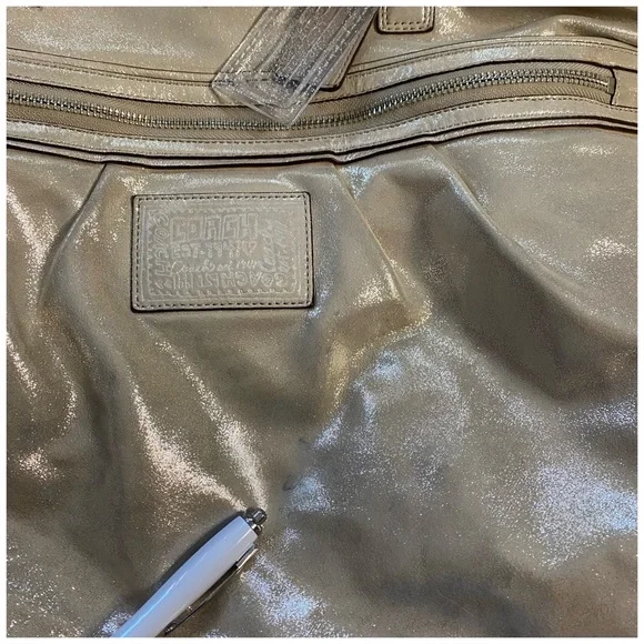 VINTAGE COACH POPPY METALLIC GOLD CHAMPAGNE LEATHER LARGE SHOULDER BAG - Picture 14 of 16